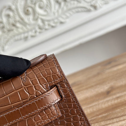 HM 26S KELLY MINI 22MM IN DARK BROWN CROC EMBOSSED CALFSKIN SILVER KELLY BUCKLE