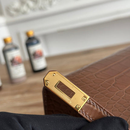 HM 25S KELLY MINI 22 CM IN BROWN LAMBSKIN WITH CROCODILE EMBOSSING AND GOLD HARDWARE
