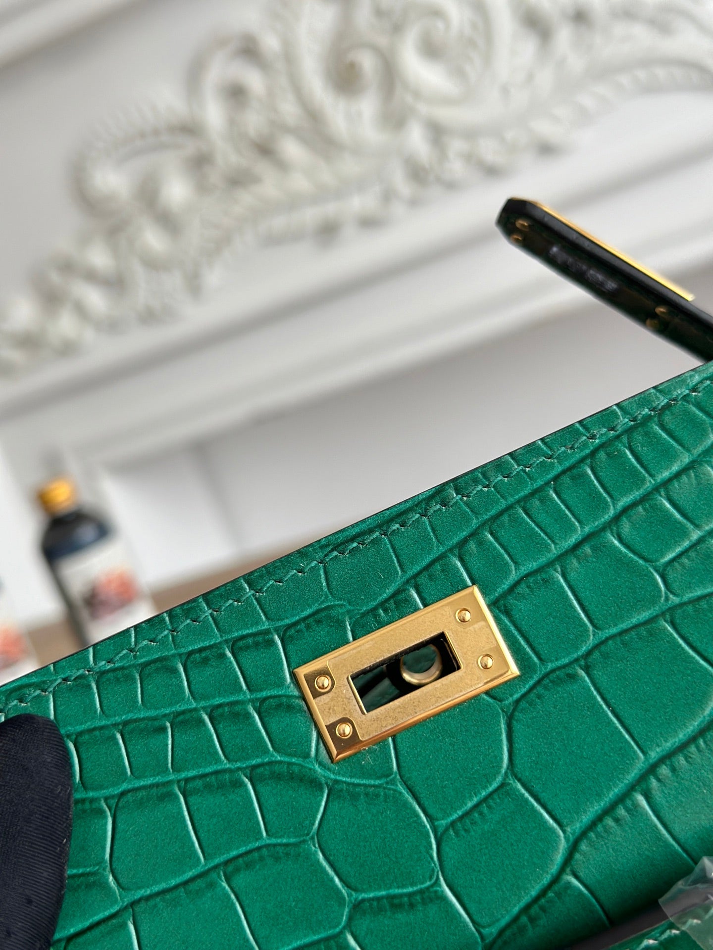 HM 25S KELLY MINI 22 CM IN DARK GREEN LAMBSKIN WITH CROCODILE EMBOSSING AND GOLD HARDWARE