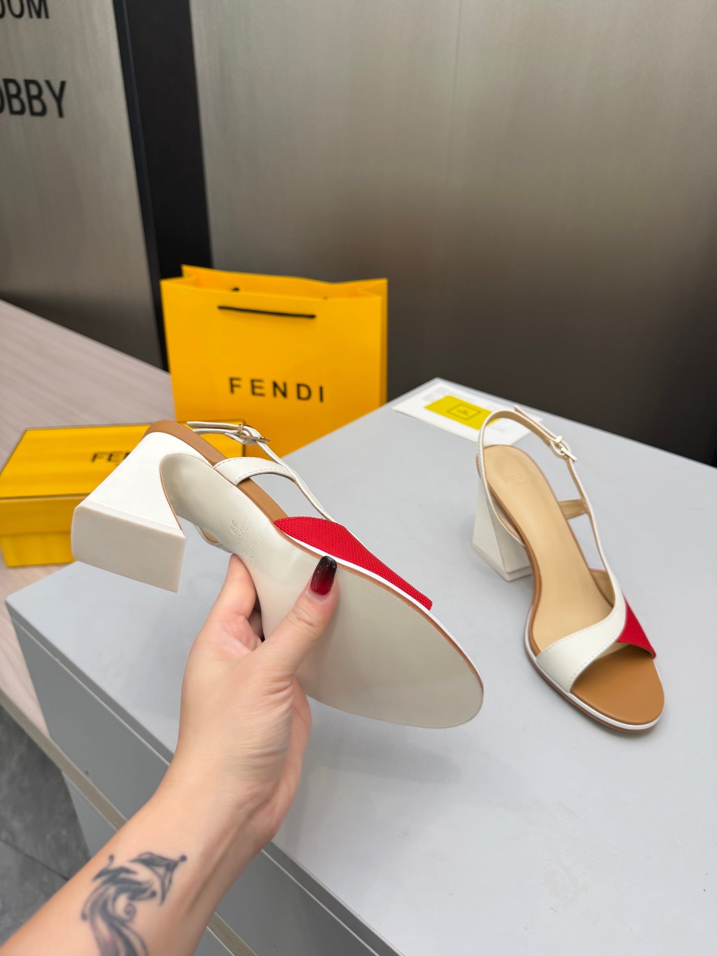 FENDI 26S SLINGBACK SANDALS IN WHITE CALFSKIN AND RED CANVAS