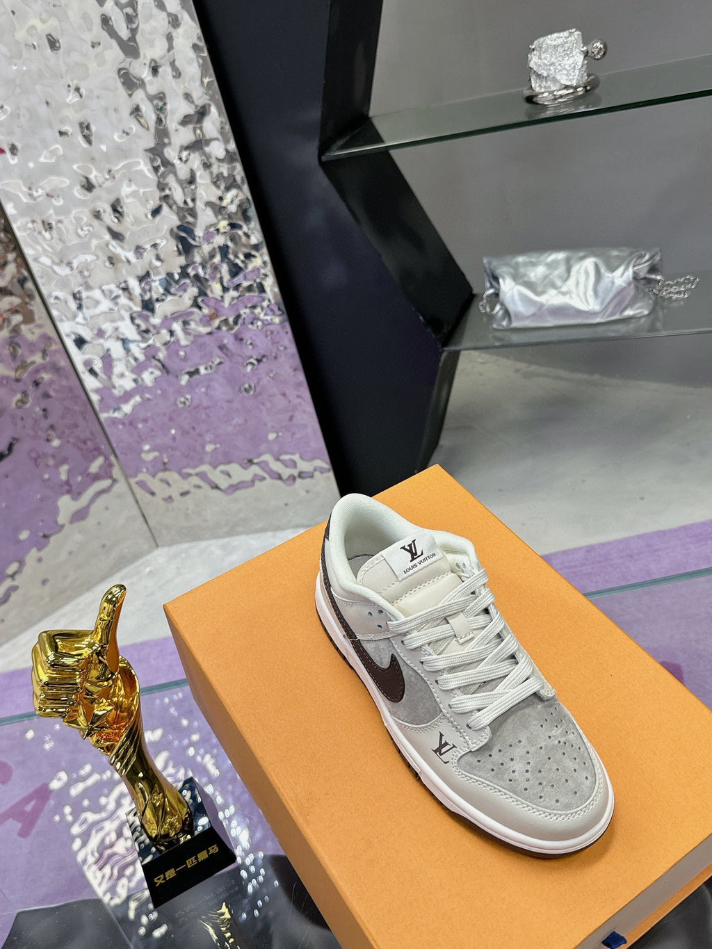 LV 26S DUNK LOW SNEAKERS IN LIGHT GREY BROWN CALFSKIN AND SUEDE