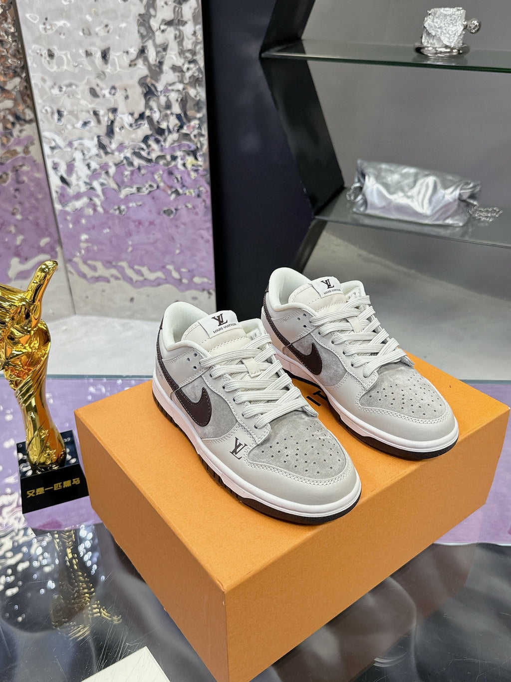 LV 26S DUNK LOW SNEAKERS IN LIGHT GREY BROWN CALFSKIN AND SUEDE