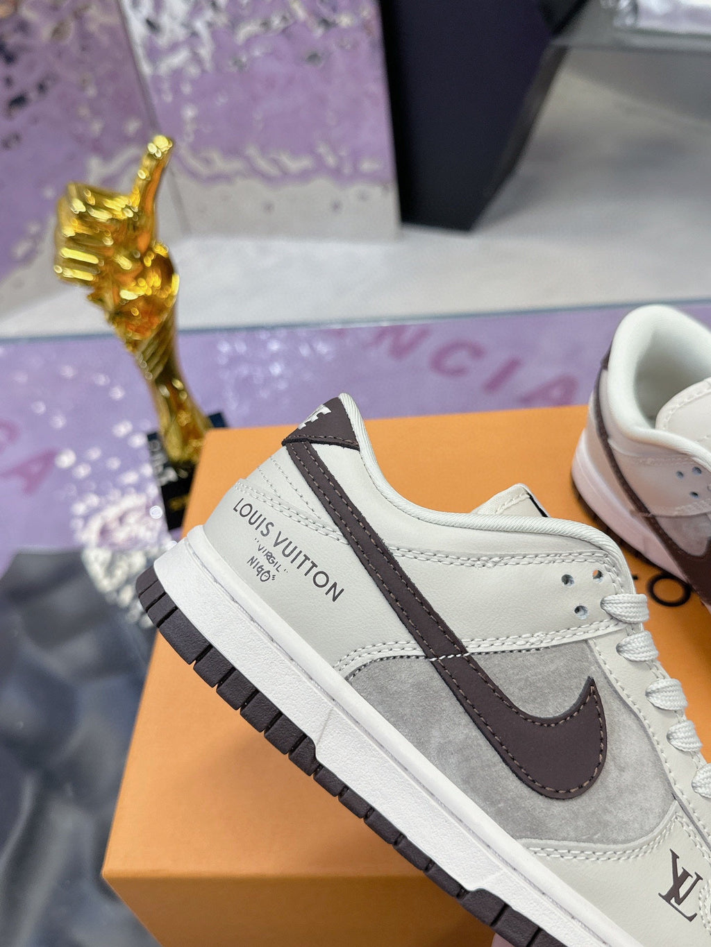 LV 26S DUNK LOW SNEAKERS IN LIGHT GREY BROWN CALFSKIN AND SUEDE