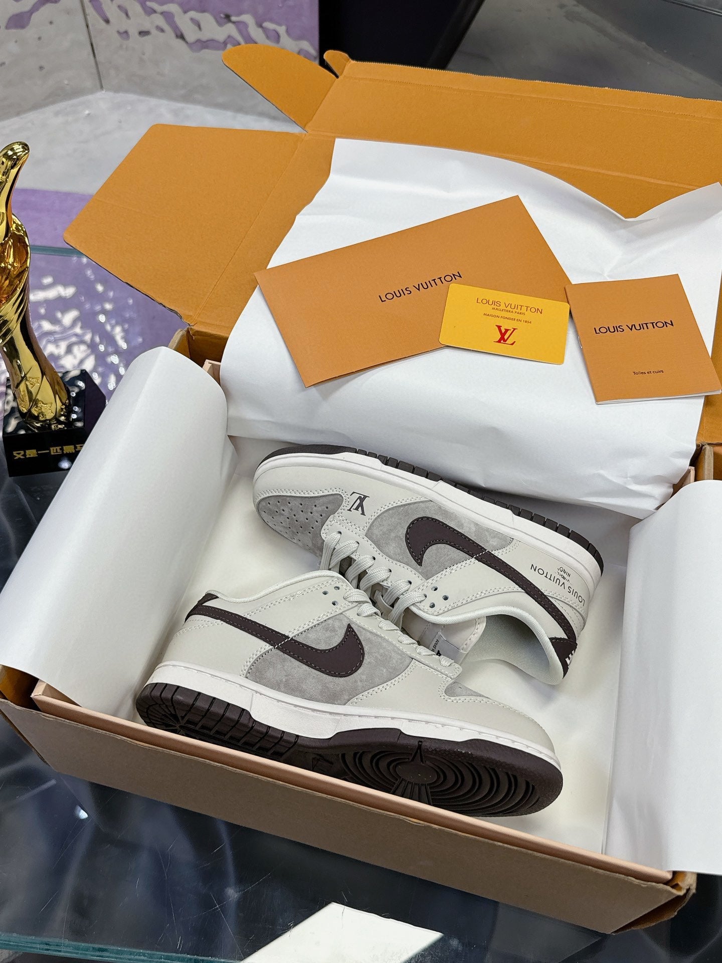 LV 26S DUNK LOW SNEAKERS IN LIGHT GREY BROWN CALFSKIN AND SUEDE
