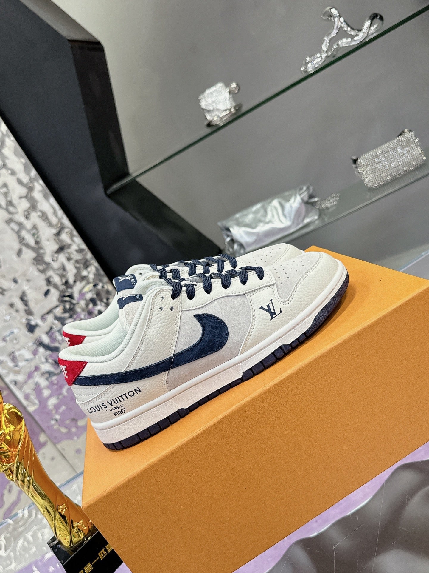 LV 26S DUNK LOW SNEAKERS IN WHITE NAVY CALFSKIN AND SUEDE