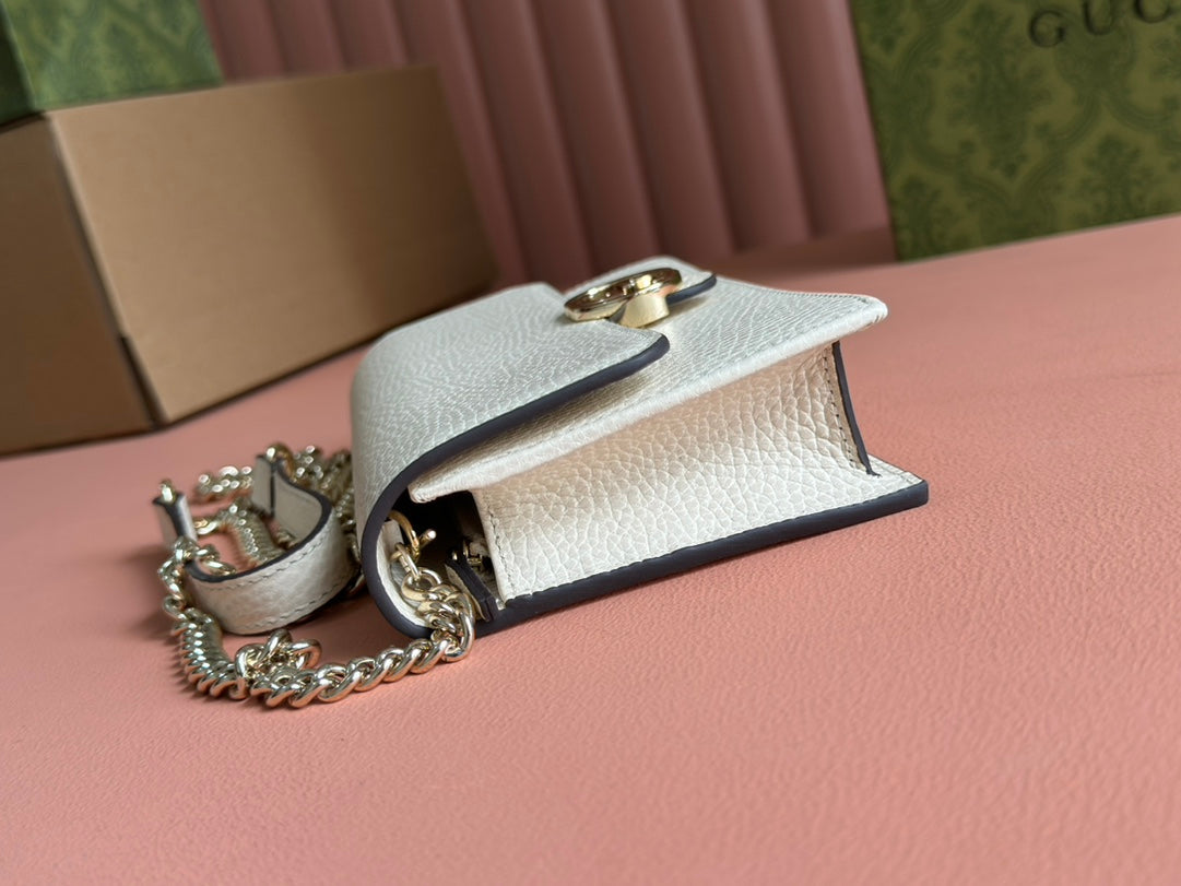 INTERLOCKING WOC 20 IN WHITE GRAINY CALFSKIN GOLD HARDWARE