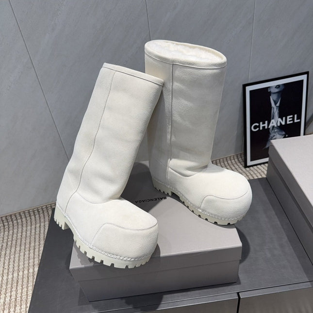 BALENCIAGA 25S BOOTS PLATFORM HEEL IN WHITE SUEDE STYLE 3