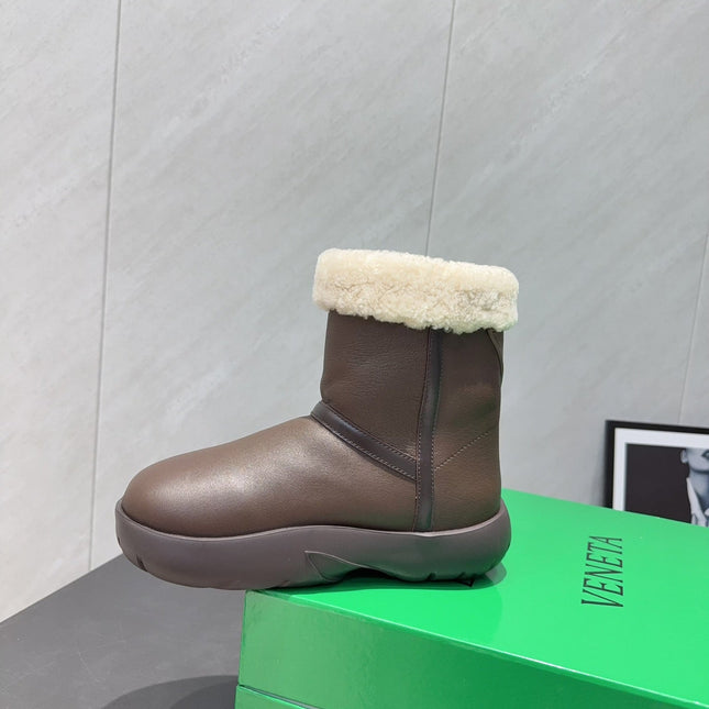 BOTTEGA VENETA 26S FUR-LINED ANKLE BOOTS IN DARK BROWN CALFSKIN AND WHITE WOOL