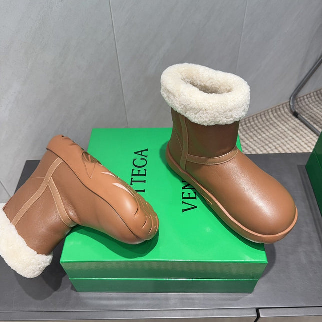 BOTTEGA VENETA 26S FUR-LINED ANKLE BOOTS IN BROWN CALFSKIN AND WHITE WOOL