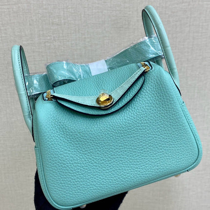 HM 25S MINI LINDY 19 CM IN AQUAMARINE COWHIDE WITH CROCODILE HANDLE AND GOLD HARDWARE