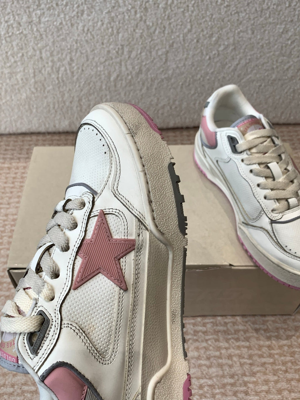 FORTY2 SNEAKERS WITH PINK STAR AND WHITE LEATHER HEEL TAB