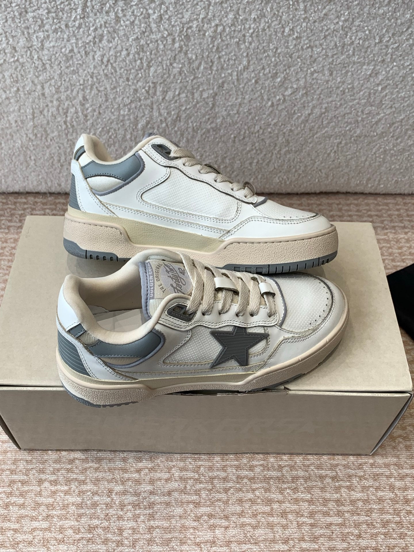 FORTY2 SNEAKERS WITH GREY STAR AND WHITE LEATHER HEEL TAB
