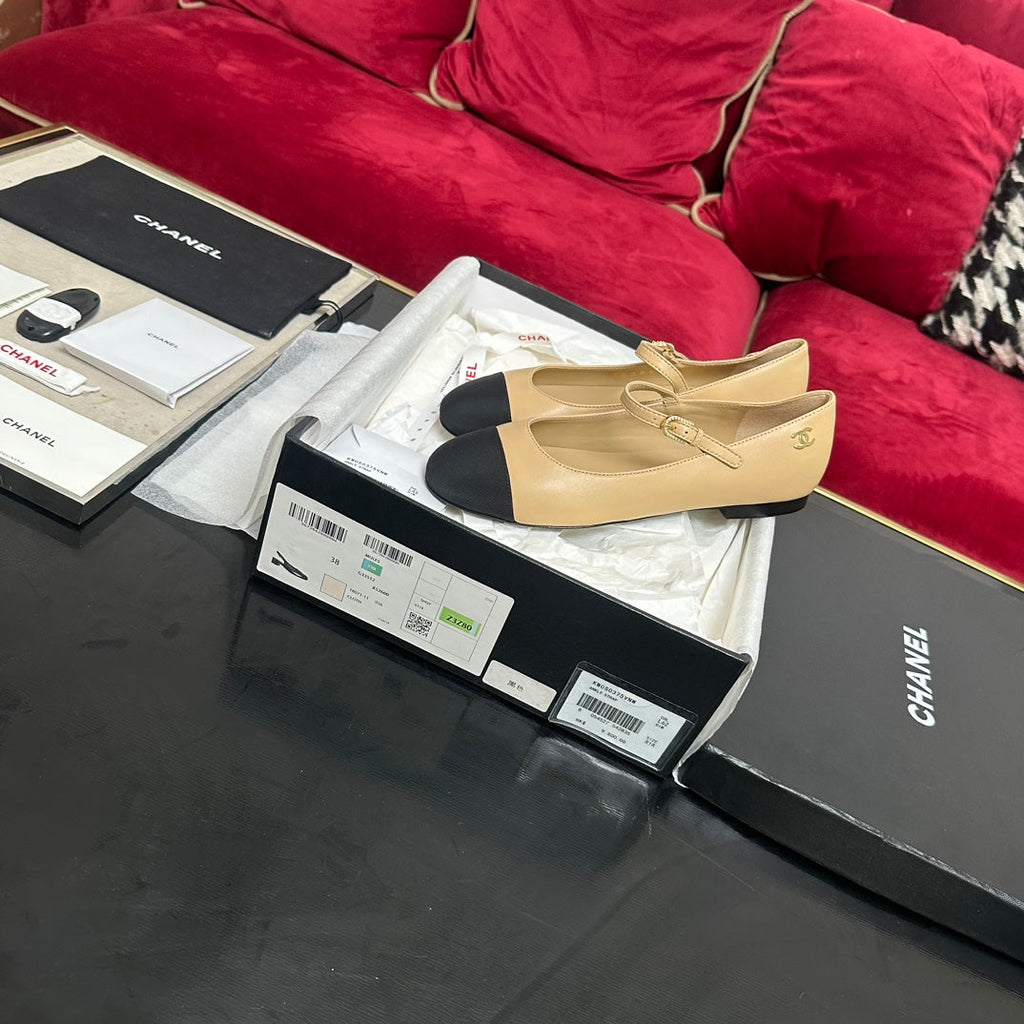 MARY JANE SHOES IN BEIGE CREAM CALFSKIN AND BLACK SATIN