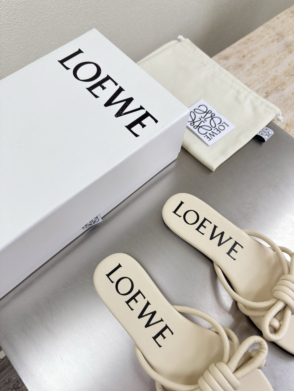 LOEWE 26S FLAMENCO KNOT SANDAL IN IVORY WHITE CALFSKIN