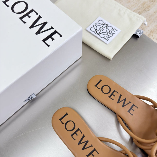 LOEWE 26S FLAMENCO KNOT SANDAL IN CAMEL BROWN CALFSKIN