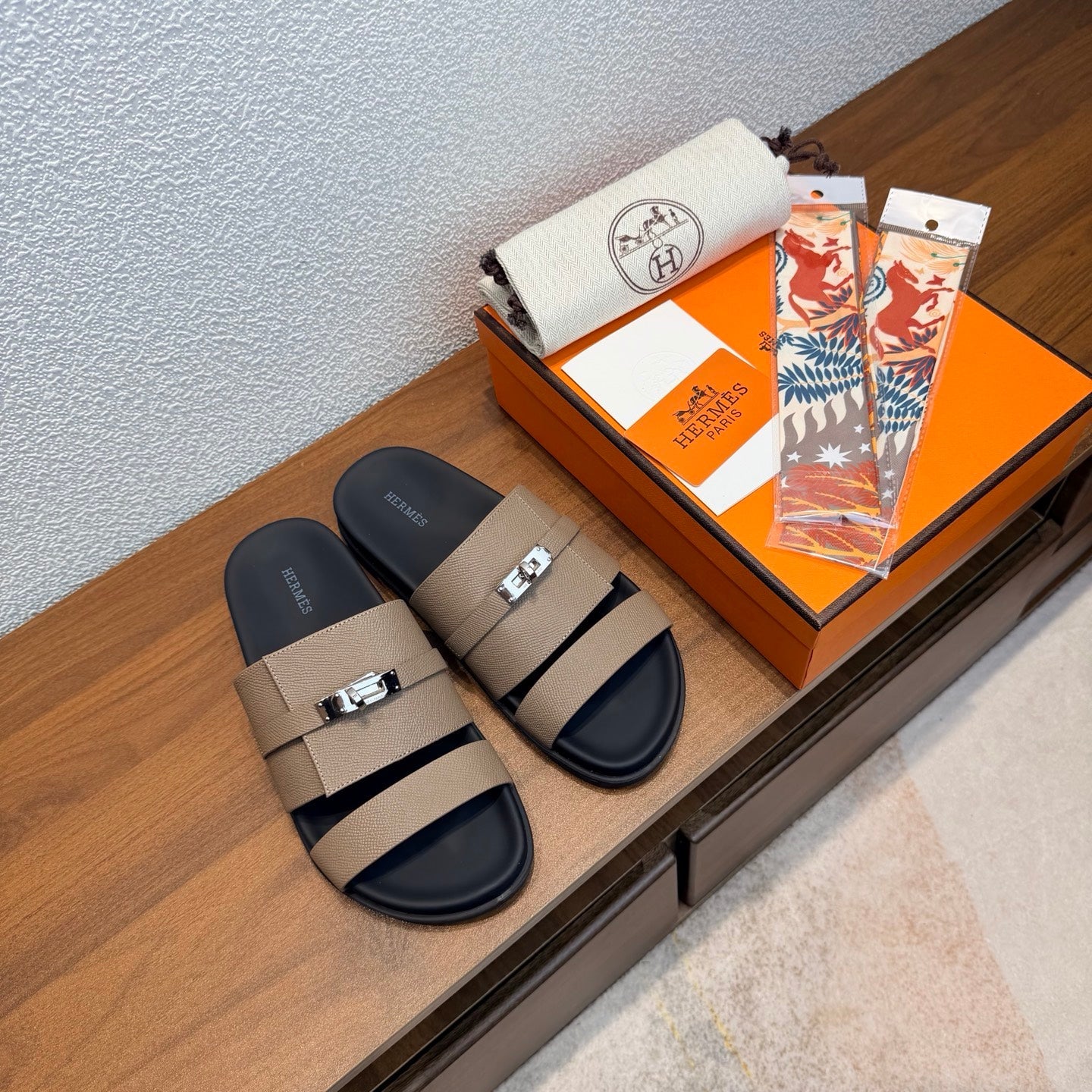 HM 26S KELLY BUCKLE DOUBLE STRAP SANDALS IN BROWN CALFSKIN SILVER HARDWARE
