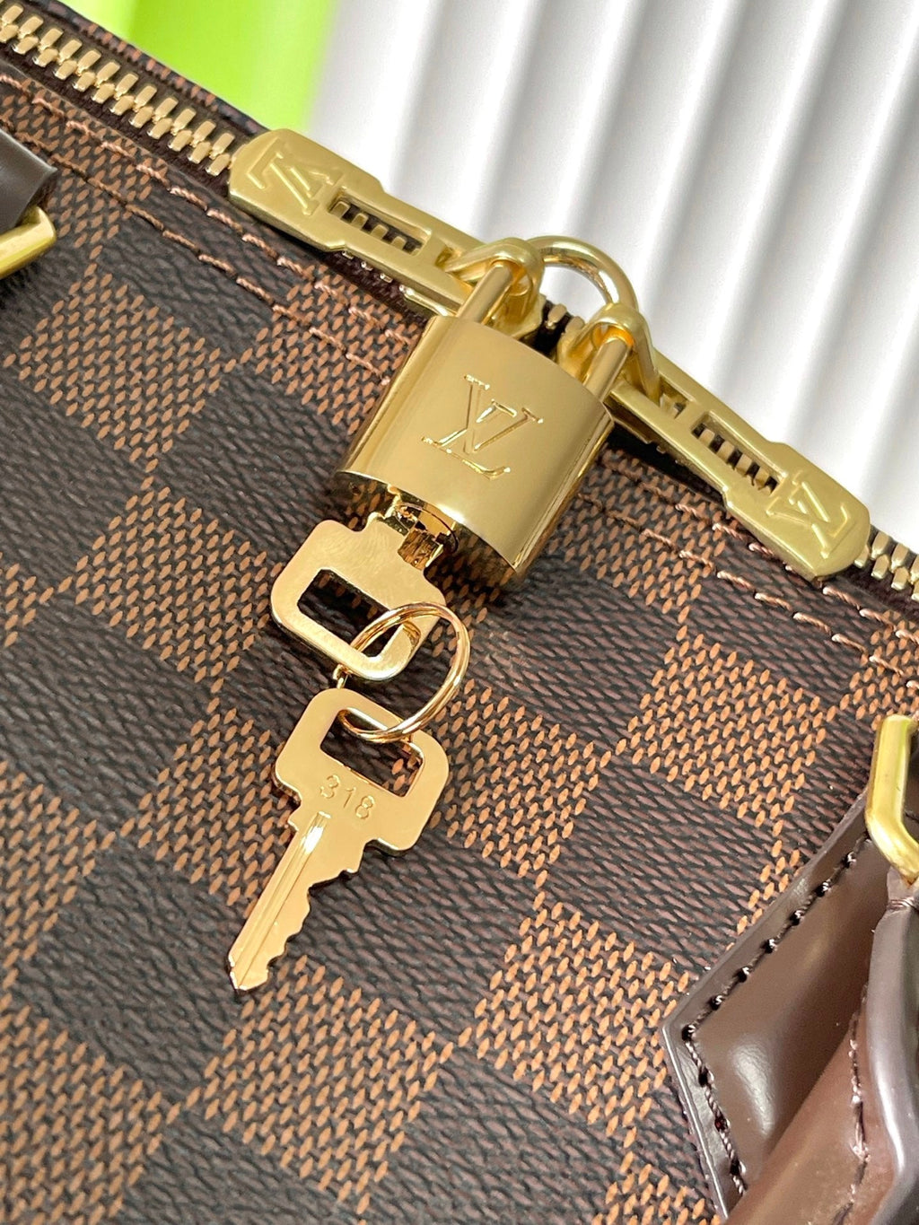 SPEEDY BANDOLIÈRE 30 IN DARK BROWN DAMIER EBENE CANVAS GOLD LOCK