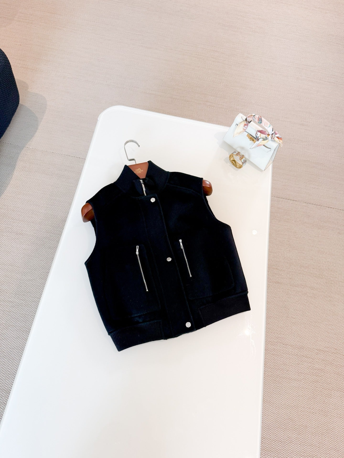 HERMES 25S SLEEVELESS JACKET 121