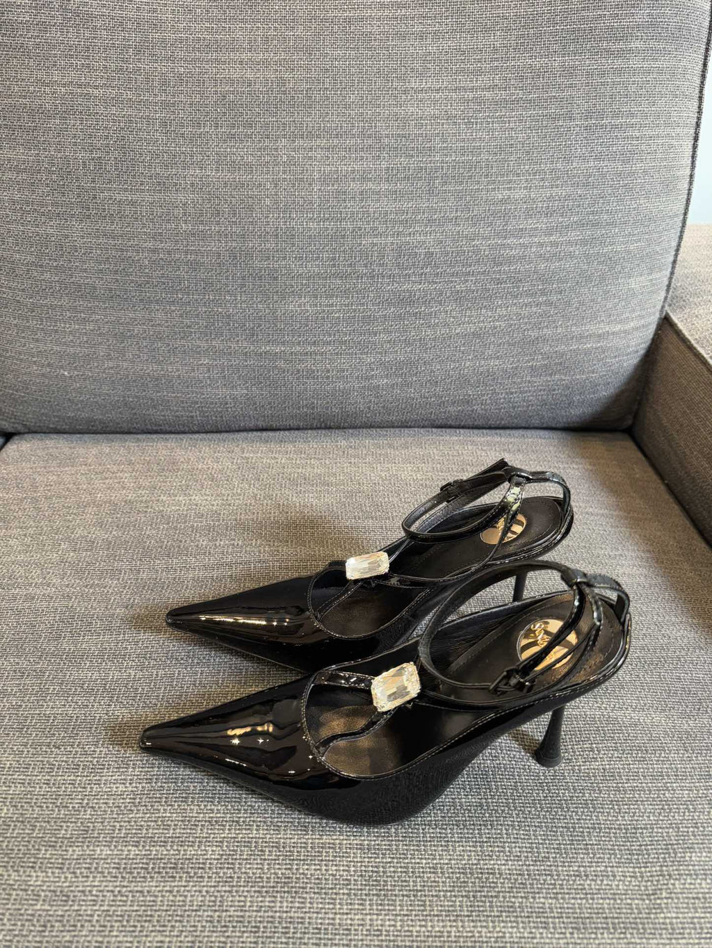 HIGH SANDAL ATTACHED GEM IN BLACK GLOSSY CALFSKIN