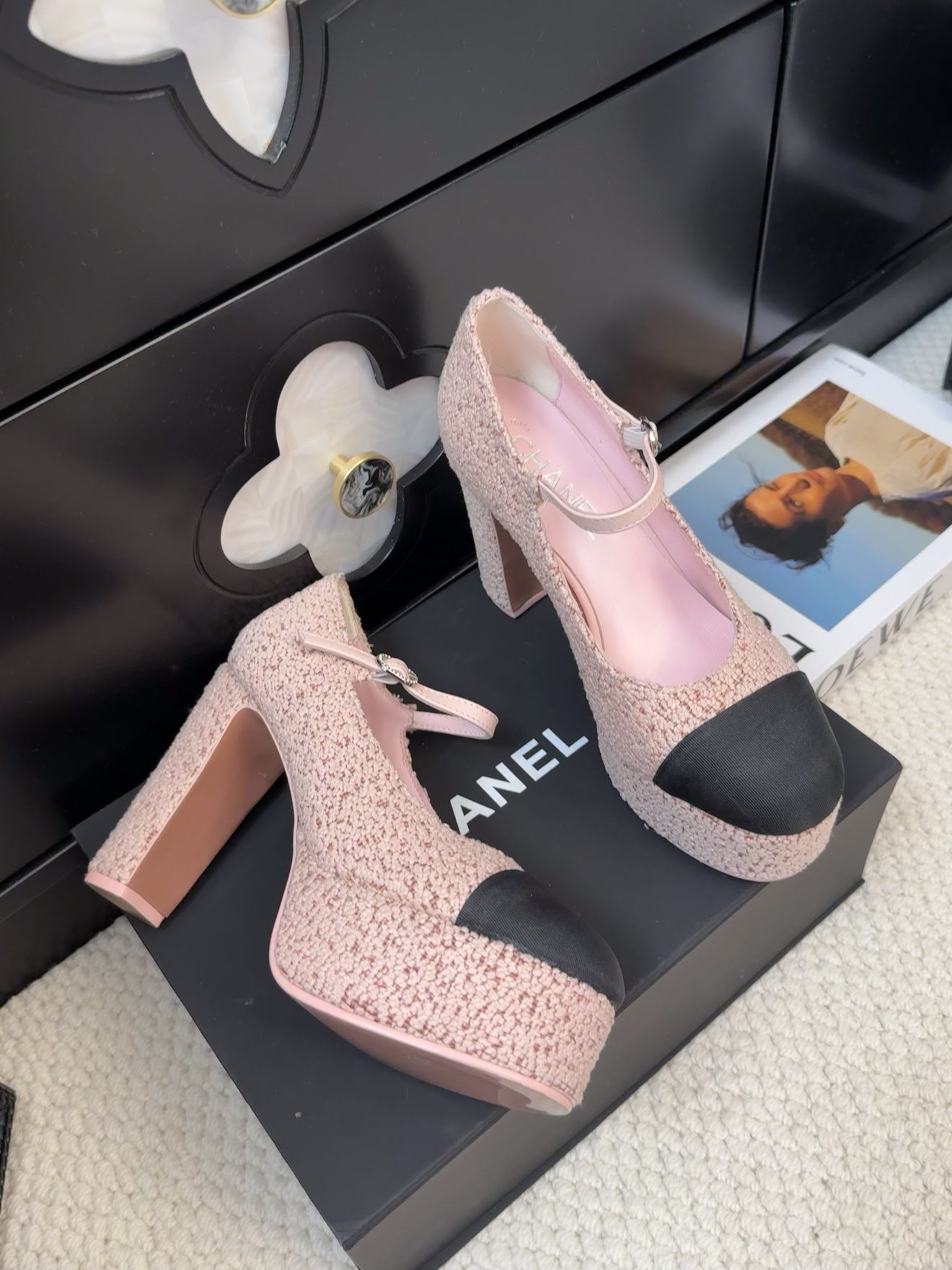 FLATFORM SANDAL IN LIGHT PINK TWEED AND BLACK FABRIC