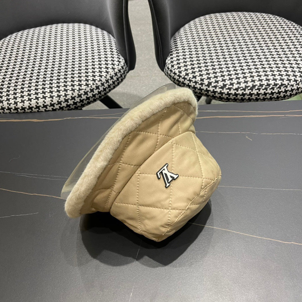 KNITTED BUCKET HAT IN BEIGE COTTON AND LAMB FUR 420922