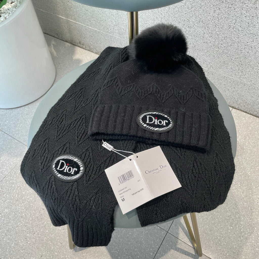 SET KNITTED SCARF AND HAT IN BLACK WOOL AND FOX FUR 434631