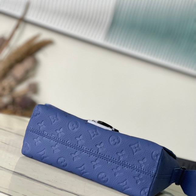 S-CAPE MESSENGER 28 IN SAPPHIRE BLUE TAURILLON