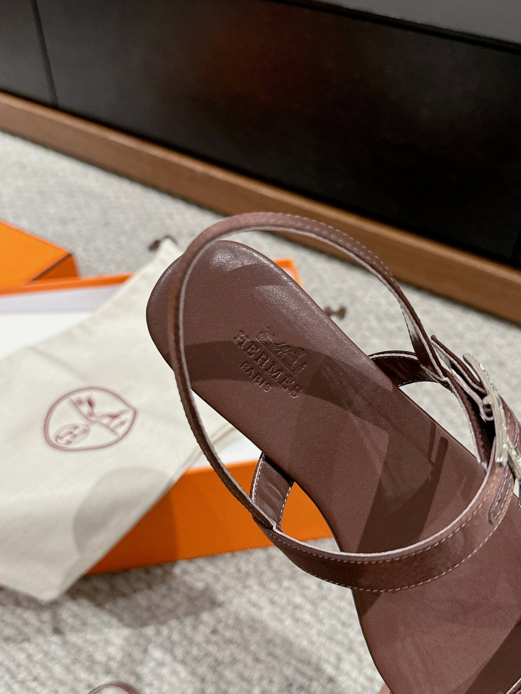 BUCKLE SANDAL CHOCOLATE CALFSKIN