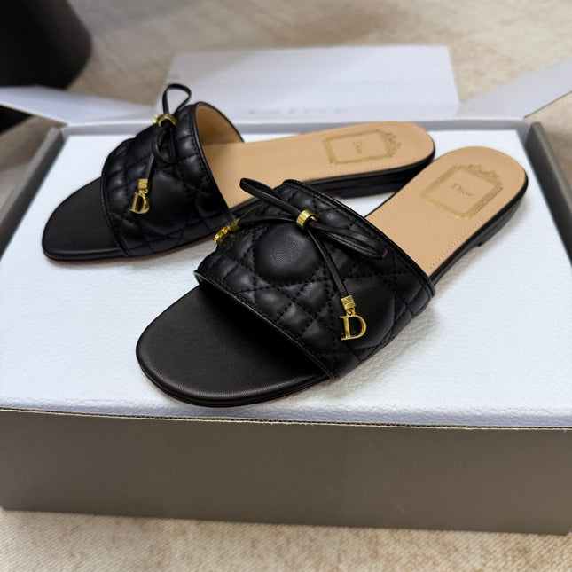 DIOR 26S DWAY CANNAGE SLIDE IN BLACK LAMBSKIN