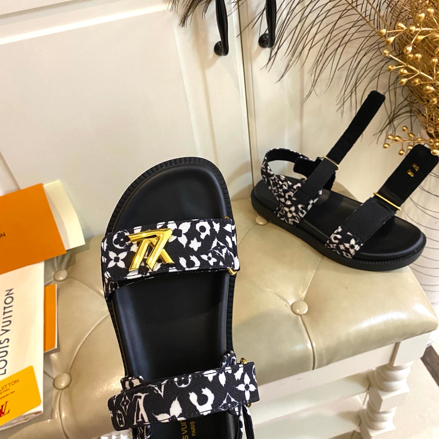 LV 26S SANDALS IN BLACK CANVAS
