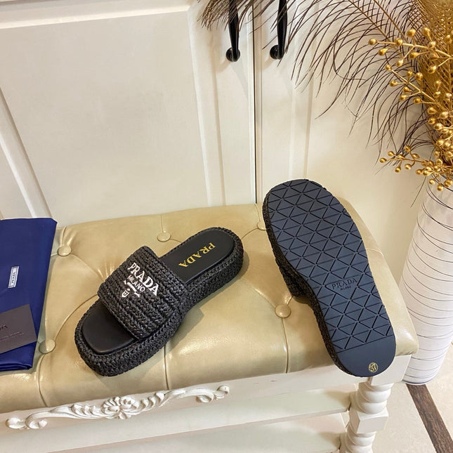 PRADA 26S SLIDE SANDALS IN BLACK LOGO RAFFIA