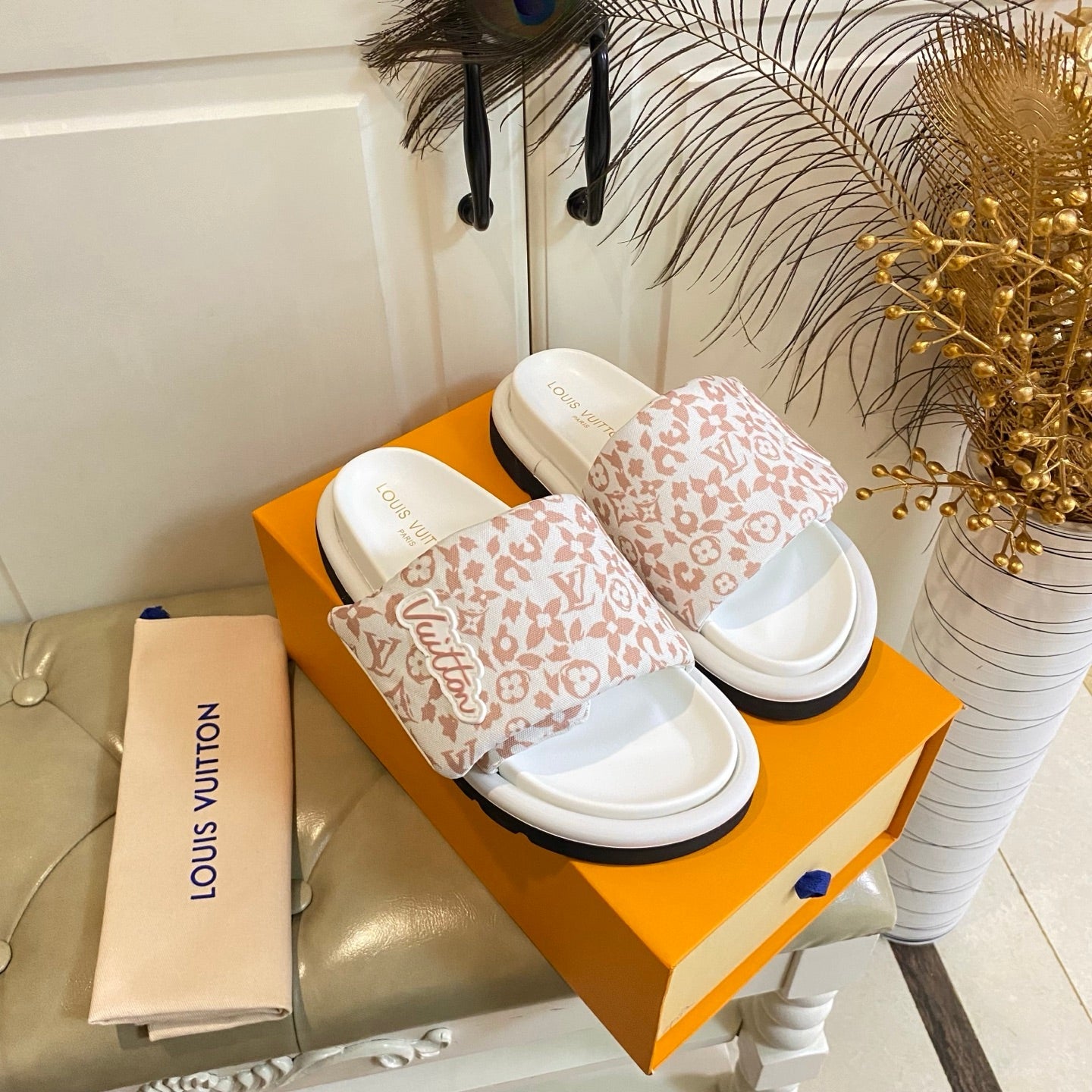 LV 26S PILLOW COMFORT MULES IN WHITE AND DUSTY ROSE CANVAS