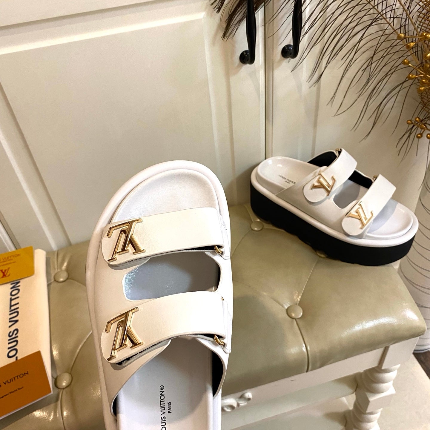 LV 26S WEDGE SLIDES 45 MM IN WHITE CALFSKIN