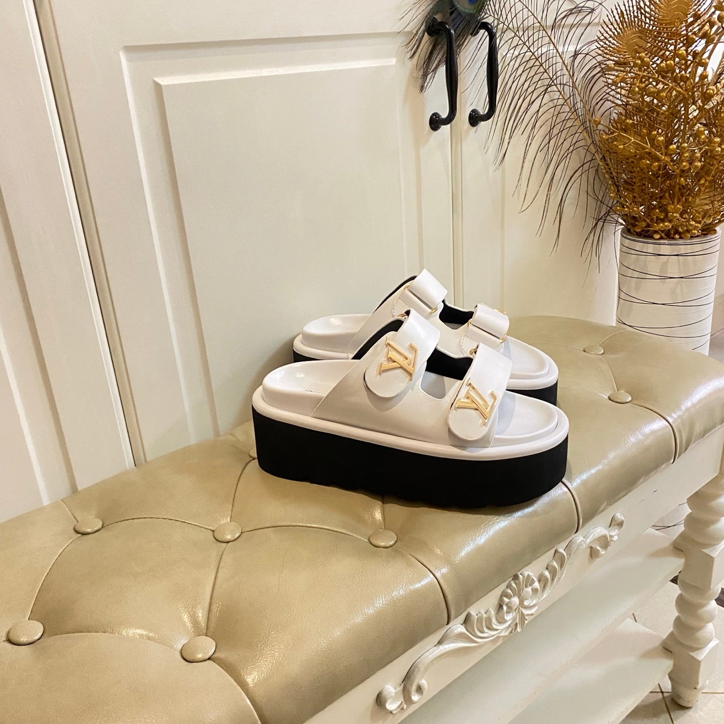 LV 26S WEDGE SLIDES 45 MM IN WHITE CALFSKIN