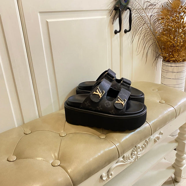 LV 26S WEDGE SLIDES 45 MM IN BACK MONOGRAM COATED CANVAS
