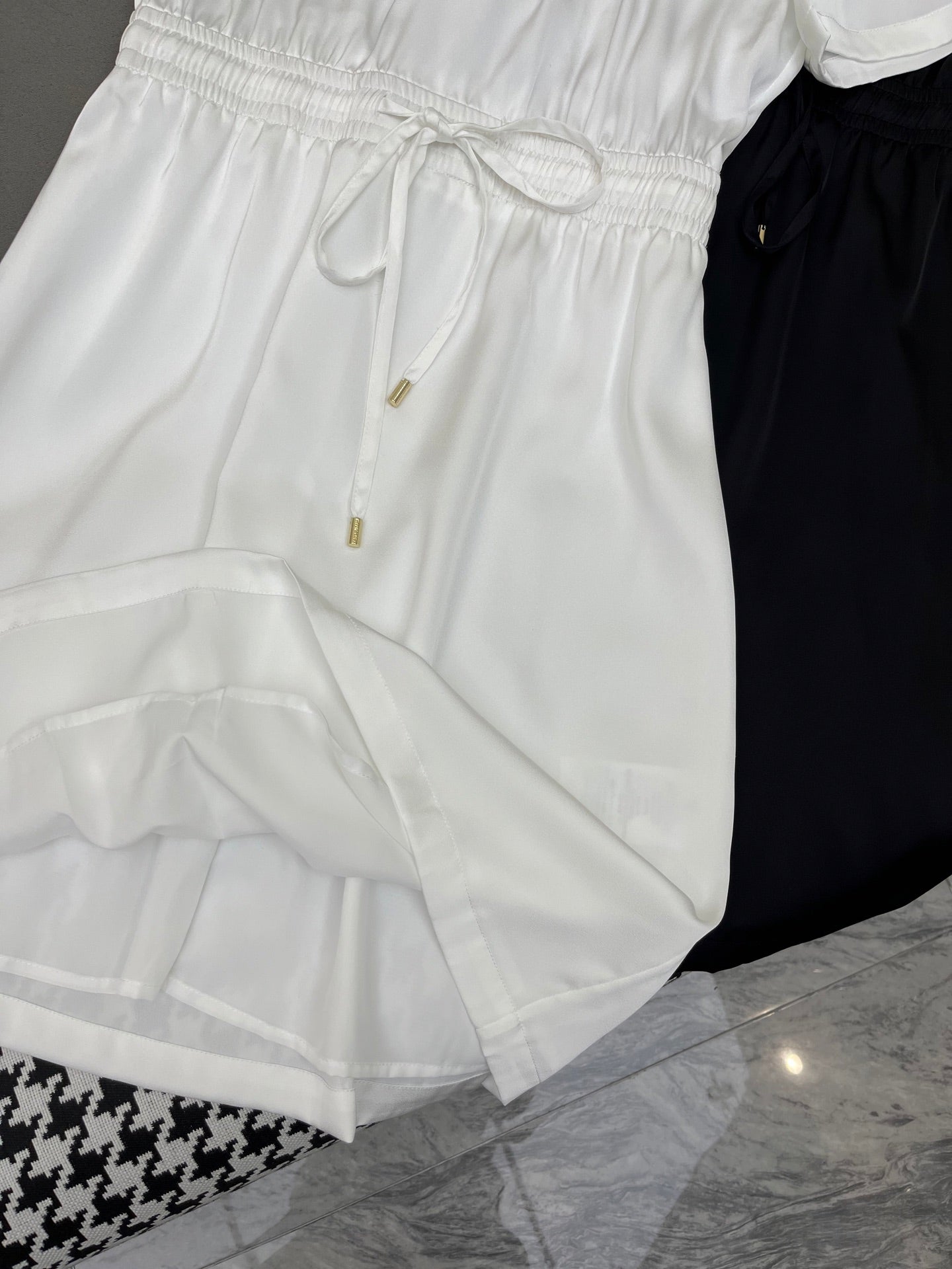 ROUND-NECK SHORT-SLEEVE DRESS 253297