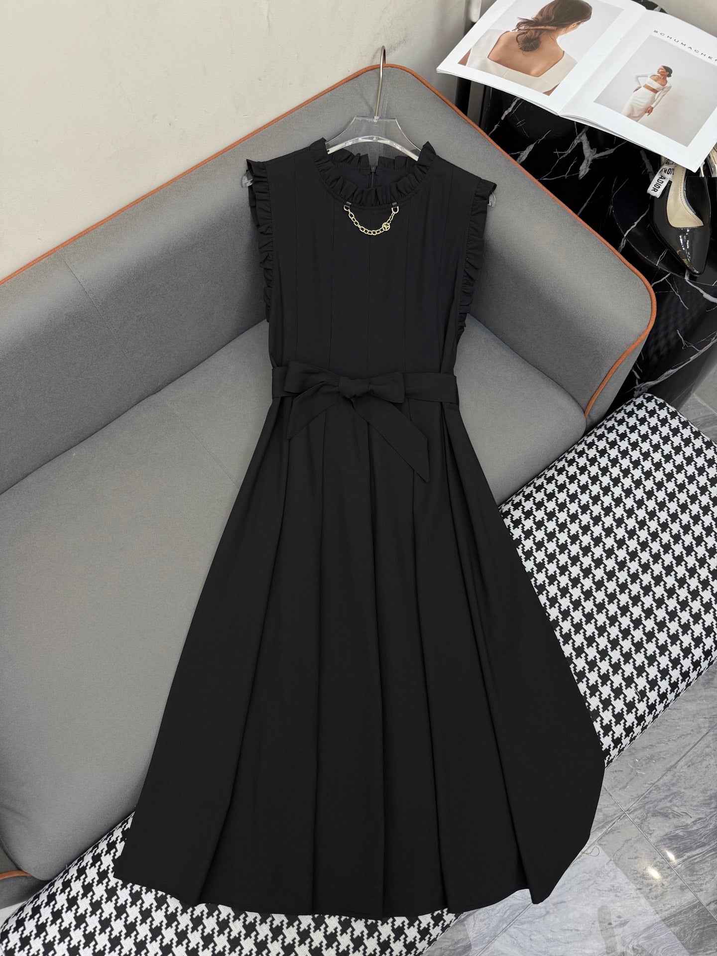LV SLEEVELESS DRESS WITH BELTED WAIST 269125