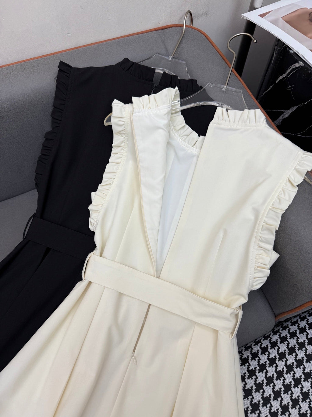 LV SLEEVELESS DRESS WITH BELTED WAIST 269125