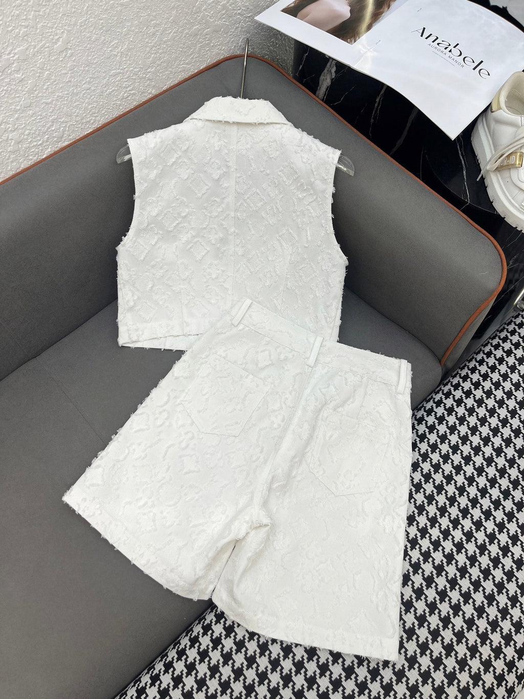 SET SLEEVELESS TOP AND SHORTS IN WHITE DENIM