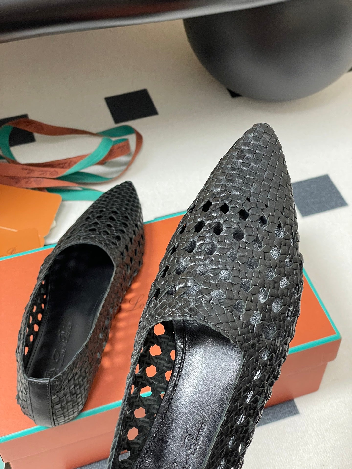 LP POINTED-TOE BALLET FLATS 25S IN BLACK LAMBSKIN