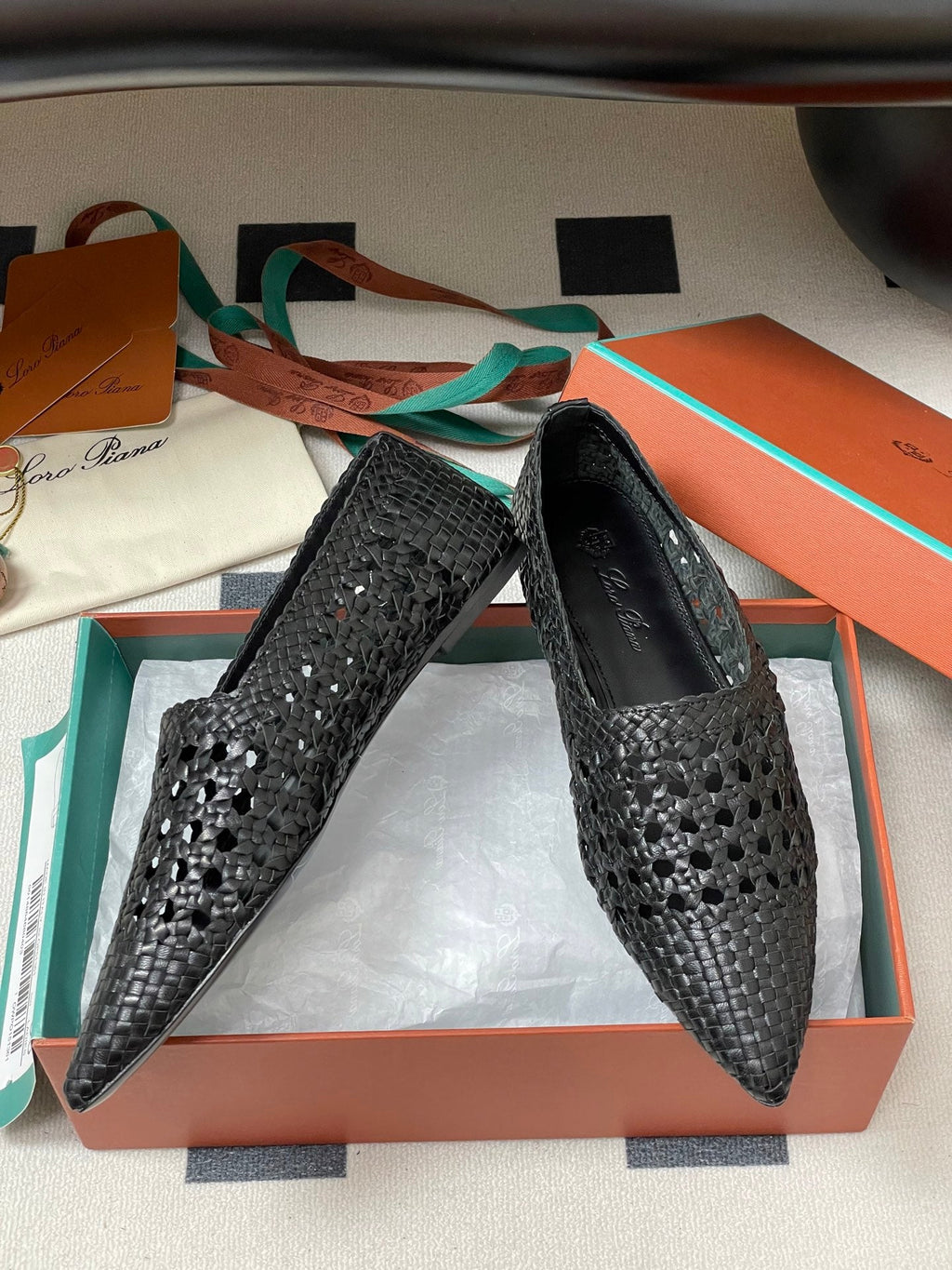 LP POINTED-TOE BALLET FLATS 25S IN BLACK LAMBSKIN