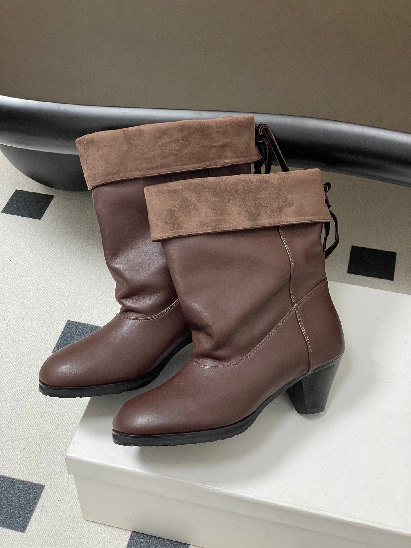 ALO 25S FOLD-OVER ANKLE BOOTS 50 MM IN DARK BROWN LAMBSKIN