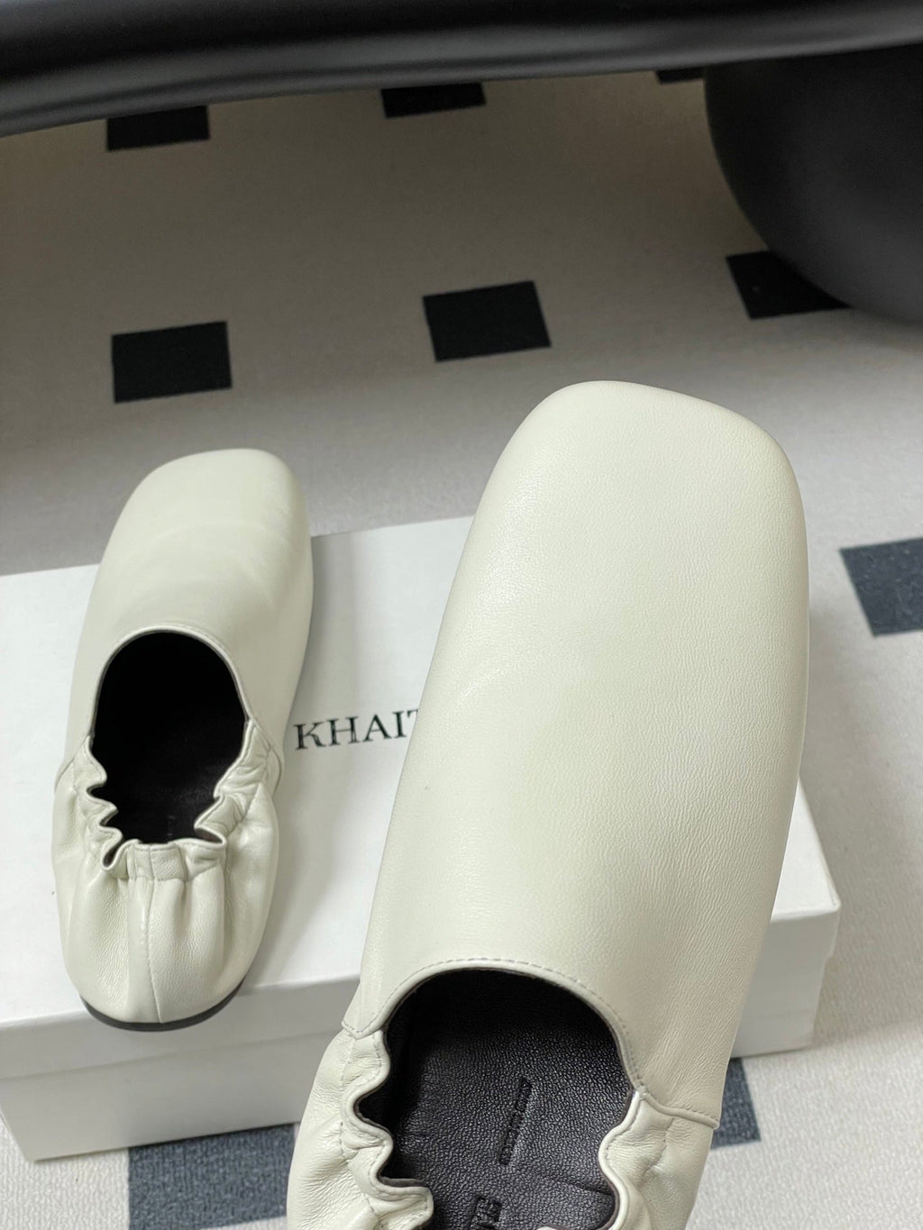 CELINE 26S ELASTIC-BACK FLAT SHOES IN WHITE LAMBSKIN