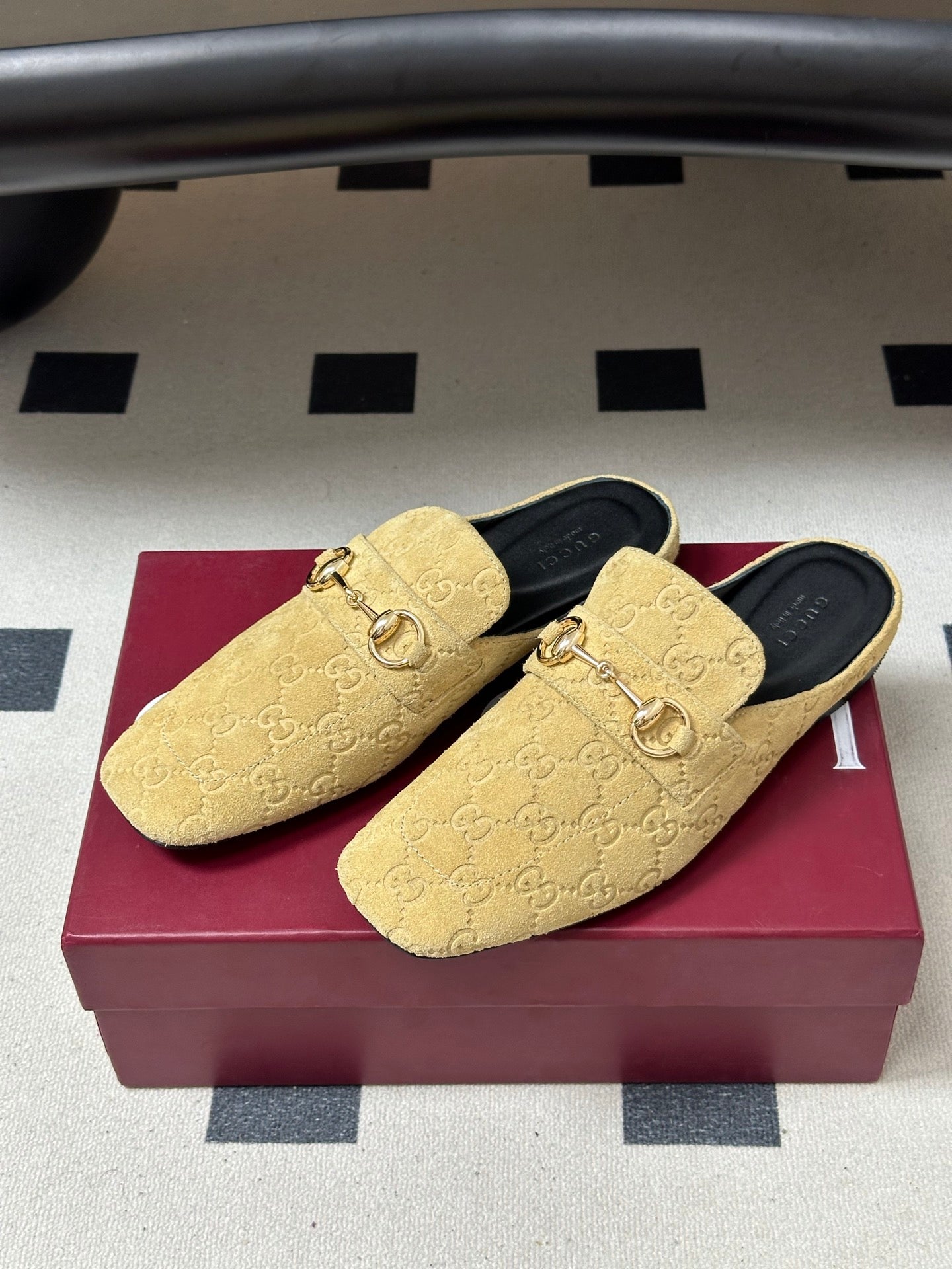 GUCCI 26S HORSEBIT LOAFER MULES IN BEIGE SUEDE