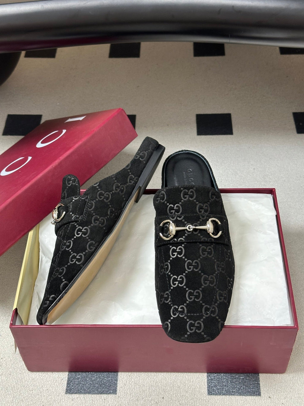 GUCCI 26S HORSEBIT LOAFER MULES IN BLACK SUEDE