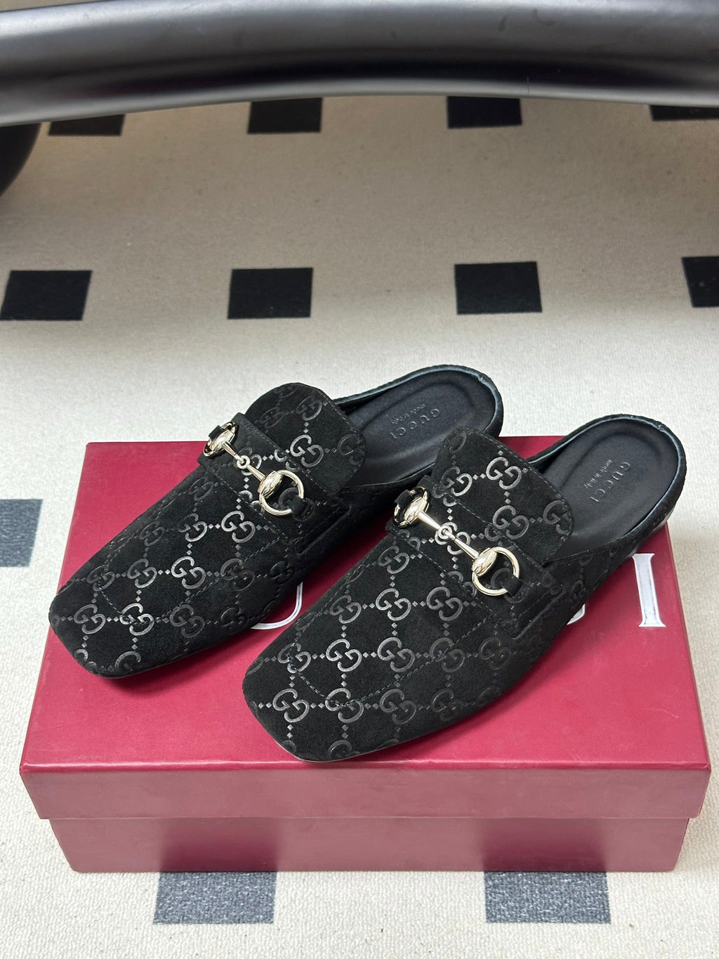 GUCCI 26S HORSEBIT LOAFER MULES IN BLACK SUEDE