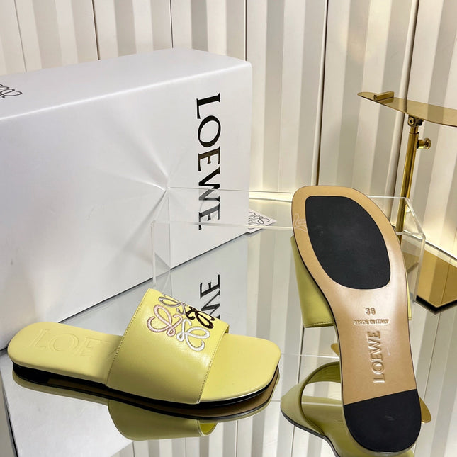 LOEWE 26S LOGO-EMBROIDERED SANDALS IN LIGHT YELLOW CALFSKIN