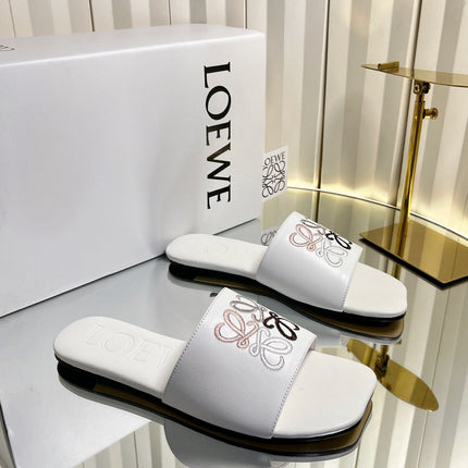 LOEWE 26S LOGO-EMBROIDERED SANDALS IN WHITE CALFSKIN