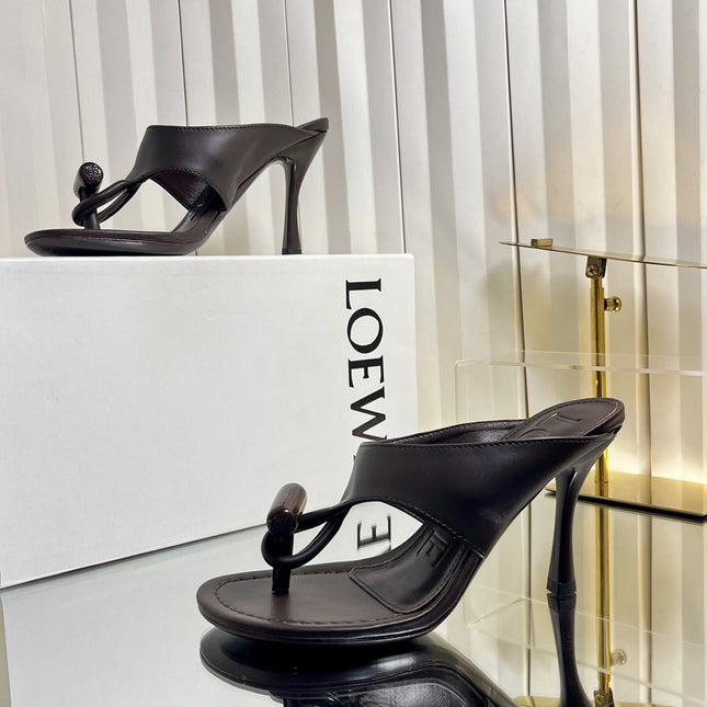 LOEWE 26S HEELED THONG SANDALS 90 MM IN DARK BROWN CALFSKIN