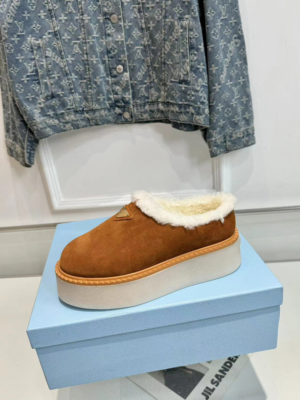 TRIANGLE LOGO MULES IN BRONZE BROWN SUEDE AND SHEARLING LINING